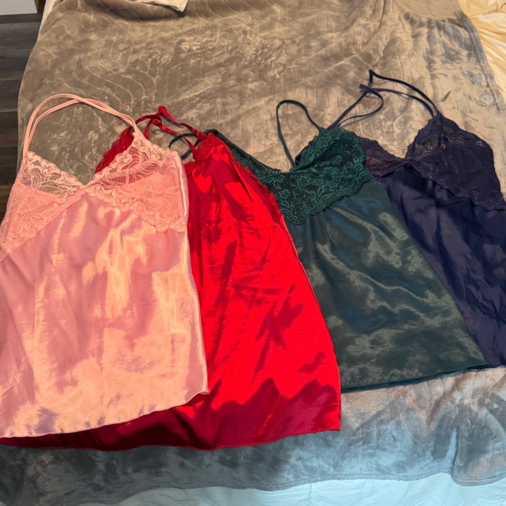 LIKE NEW  Lace Trim Satin Teddy’s (4)